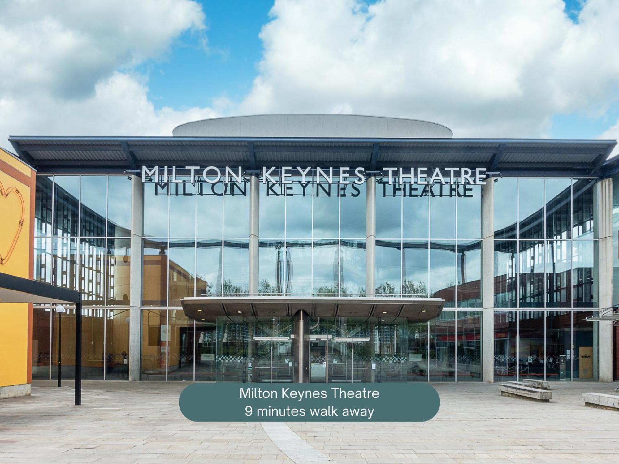 Penthouse Oasis: City Centre Retreat with Balcony and Entertainment Milton Keynes Exterior photo